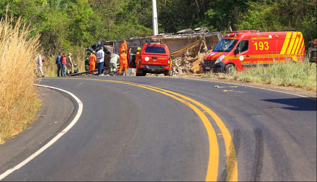 Motorista perdeu o controle da direção em uma curva