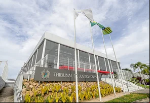 Funcionária pública denuncia empresários e advogados por falsificação de documento no Piauí