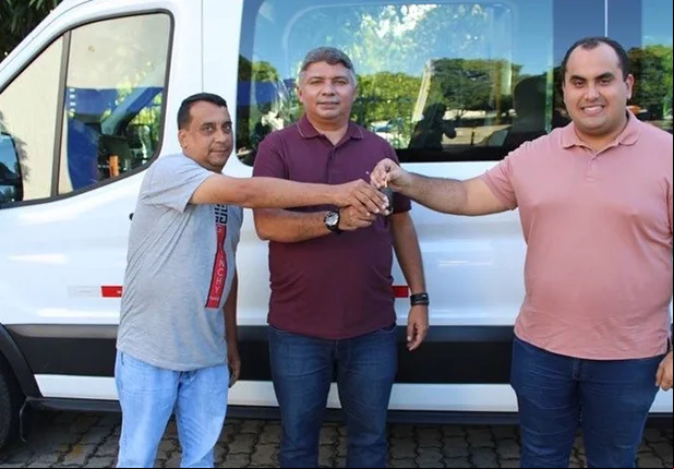 Van recebida pela Prefeitura de Nossa Senhora de Nazaré
