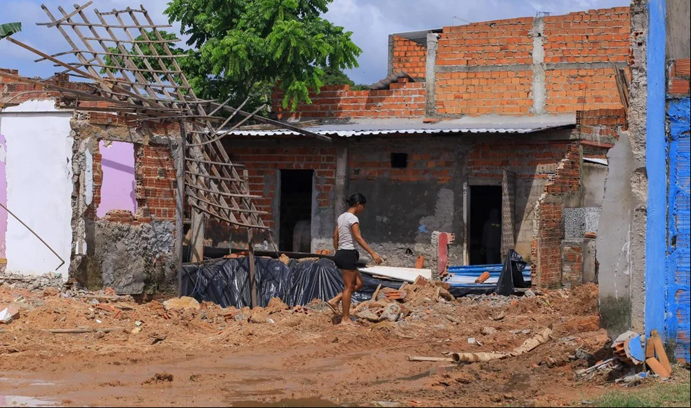 Agora estão sendo feitas obras no local