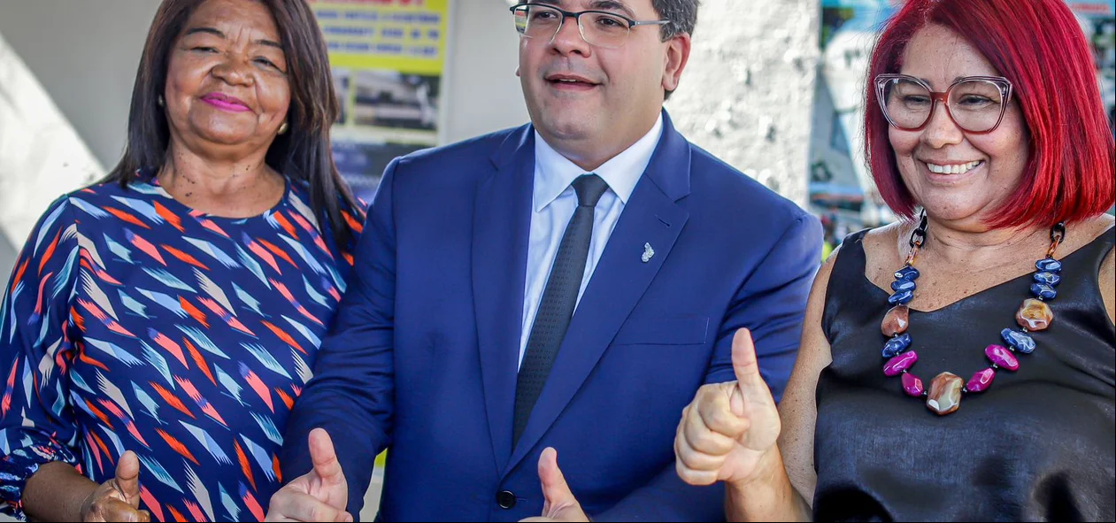 Governador Rafael Fonteles ao lado de lideranças