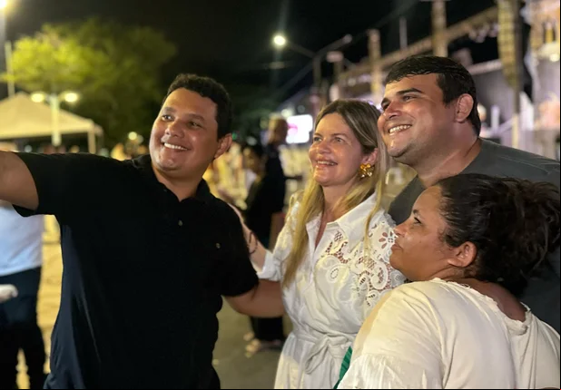 Deputada Gracinha Mão Santa com apoiadores
