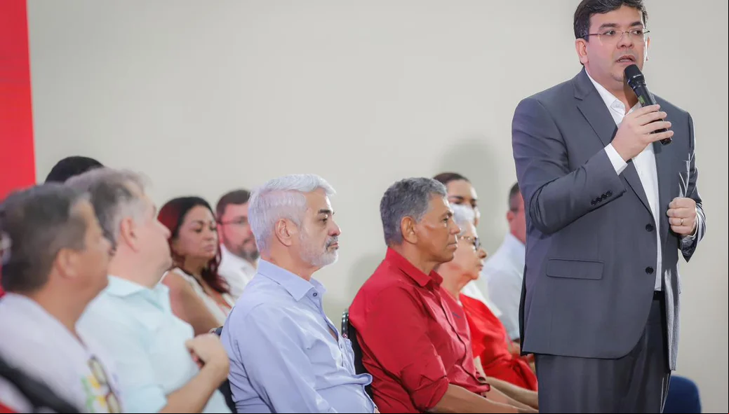 Evento com lideranças do PT conduzido pelo governador Rafael Fonteles