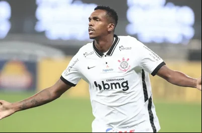 Ex-Corinthians, atacante Jô é preso por atraso no pagamento de pensão
