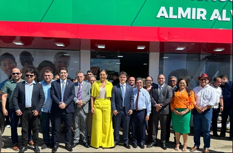 Severo Eulálio e Felipe Sampaio visitam Centro de Diagnóstico e obras do 25º BPM em Esperantina
