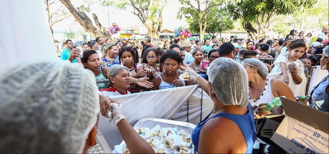 Entregando de Bolos de Aniversário de Teresina  