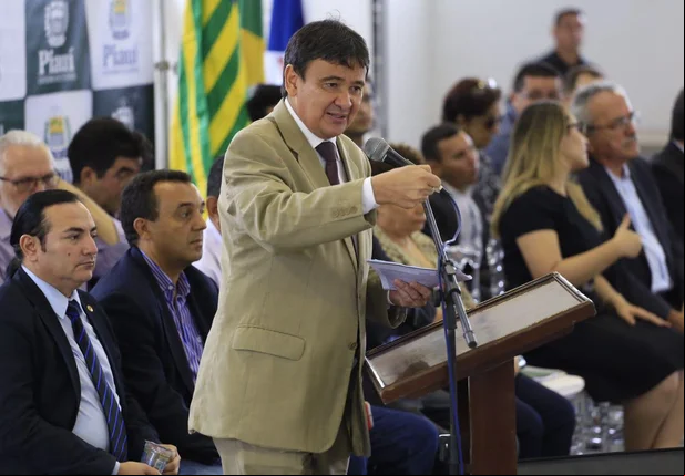 Wellington inaugura Centro de Educação Profissional no Dirceu 