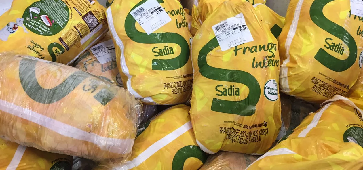 Frango da Sadia à venda no Hiper BomPreço 