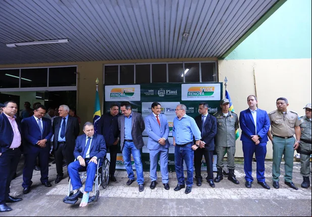 Wellington Dias entrega equipamentos hospitalares em Teresina