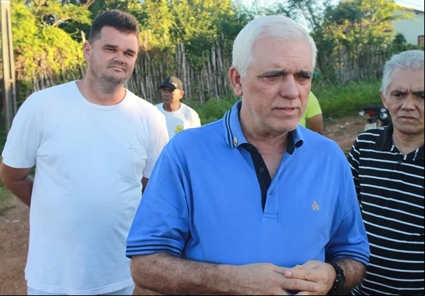 Themístocles anuncia pavimentação asfáltica em Esperantina 