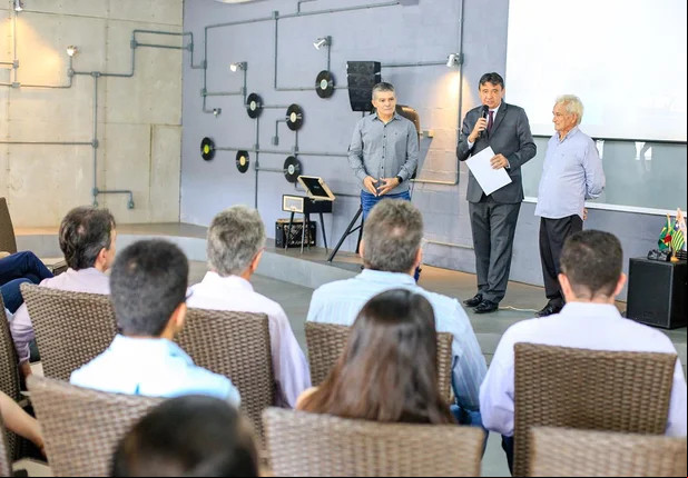 Governador Wellington visita sede da empresa Hot Sat 