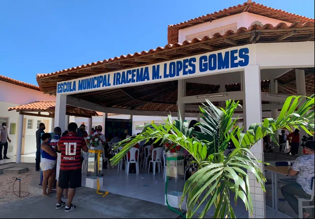 Prefeito Professor Ribinha inaugura escola do Renascer