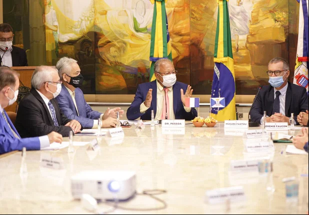 Prefeito Dr. Pessoa assina termo de cooperação com a França