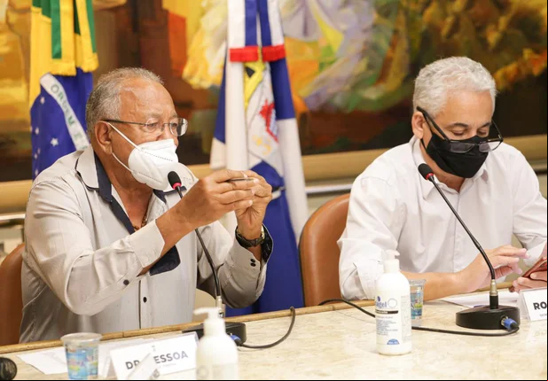 Dr. Pessoa determina limpeza de ruas na capital