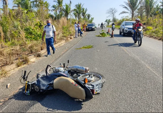 Homem morre em colisão entre carro e moto em Teresina