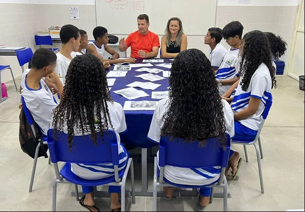 Curimatá faz rodas de conversas com alunos do 9º ano em escola